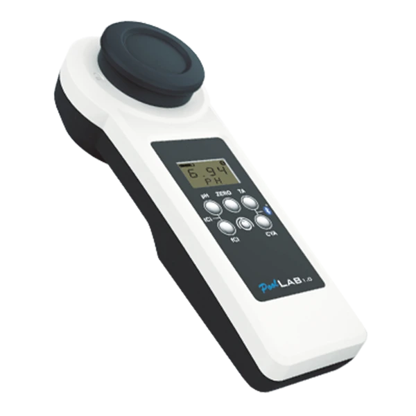 PoolLab 1.0 handheld water photometer